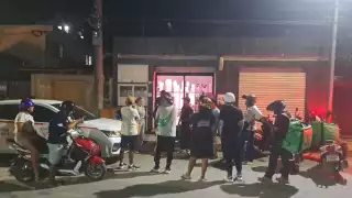 El joven repartidor fue agredido por policías, otros compañeros lo apoyaron.