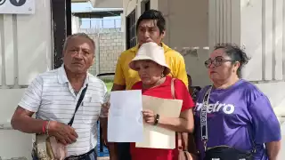 Protestan en CFE Santa Lucía por poste dañado sin atención desde hace 8 días