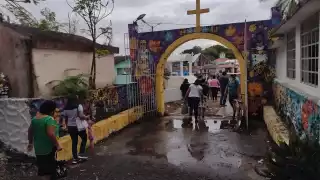 Celebraron una misa en el panteón antiguo en honor del Día de Muertos