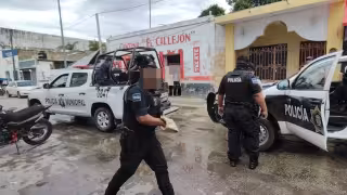Elementos policiacos llegaron al lugar de los hechos para detener a los sospechosos.