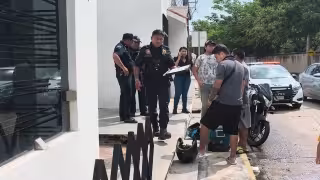 Motociclista trasladado a hospital tras accidente en Aviación