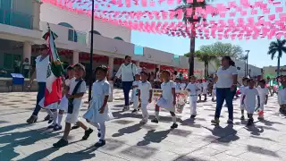 El contingente estuvo conformado por 520 estudiantes de 12 jardines de niños.