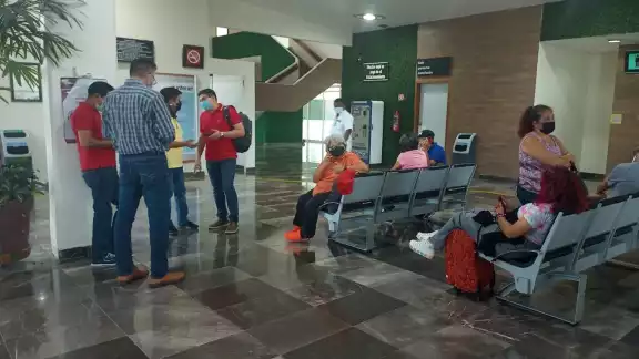 La terminal Campeche tiene servicios de Aeroméxico, 14 vuelos de arribo y 14 salidas a la capital del país, La terminal Campeche tiene servicios de Aeroméxico, 14 vuelos de arribo y 14 salidas a la capital del país,