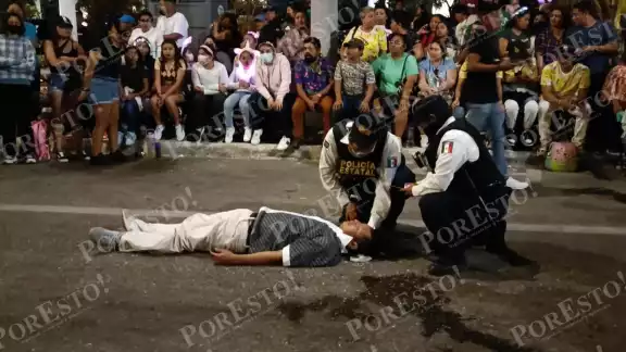 El hombre de 50 años perdió el conocimiento al golpearse la cabeza y le vino una hemorragia que requirió su traslado al Hospital General El hombre de 50 años perdió el conocimiento al golpearse la cabeza y le vino una hemorragia que requirió su traslado al Hospital General