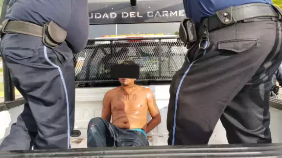 "El Loco" fue detindo este domingo en el malecón de Ciudad del Carmen. Foto:Ricardo Jiménez "El Loco" fue detindo este domingo en el malecón de Ciudad del Carmen. Foto:Ricardo Jiménez