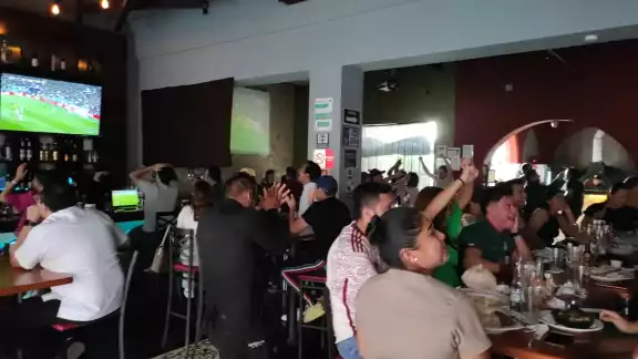 Pese a ser día laboral, aficionados de Campeche suspendieron sus actividades por el partido Pese a ser día laboral, aficionados de Campeche suspendieron sus actividades por el partido