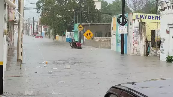 El director de Protección Civil alertó para evitar salir debido a las inundaciones en varias colonias de Campeche El director de Protección Civil alertó para evitar salir debido a las inundaciones en varias colonias de Campeche