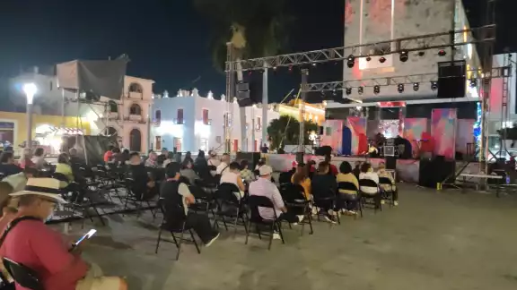 Carla Rivarola es una cantante de origen México-argentina Carla Rivarola es una cantante de origen México-argentina