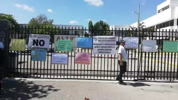Sindicalizados denuncian abusos laborales de la Semarnat en Mérida Sindicalizados denuncian abusos laborales de la Semarnat en Mérida