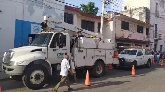 La CFE ya trabaja para reanudar el servicio