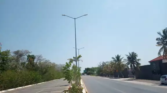 Vecinos de la zona indicaron en días previos el robo del cableado que alimentaba al alumbrado público de la avenida Costera en Campeche Vecinos de la zona indicaron en días previos el robo del cableado que alimentaba al alumbrado público de la avenida Costera en Campeche