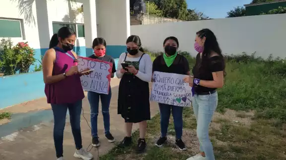 Las integrantes de la colectiva 'Foráneas Seguras' realizaron una protesta para recriminar la omisión de la FGE Q.Roo contra las mujeres Las integrantes de la colectiva 'Foráneas Seguras' realizaron una protesta para recriminar la omisión de la FGE Q.Roo contra las mujeres