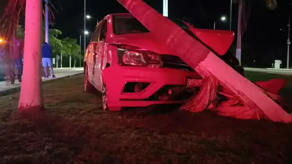 El responsable salió ileso y permaneció en el lugar hasta que llegaron los policías El responsable salió ileso y permaneció en el lugar hasta que llegaron los policías