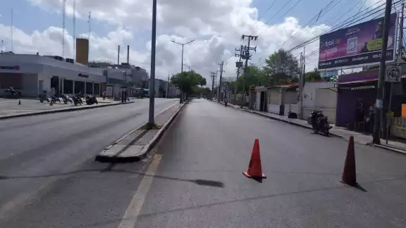 Vecinos del Oriente de Mérida llevan 12 horas sin luz Vecinos del Oriente de Mérida llevan 12 horas sin luz