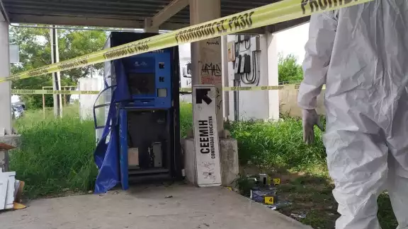 Las puertas del cajero de Va y Ven fueron arrancadas para robar el dinero Las puertas del cajero de Va y Ven fueron arrancadas para robar el dinero
