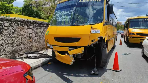 El camionero se quedó sin frenos cuando causó la carambola en la Avenida Tecnológico de Mérida El camionero se quedó sin frenos cuando causó la carambola en la Avenida Tecnológico de Mérida