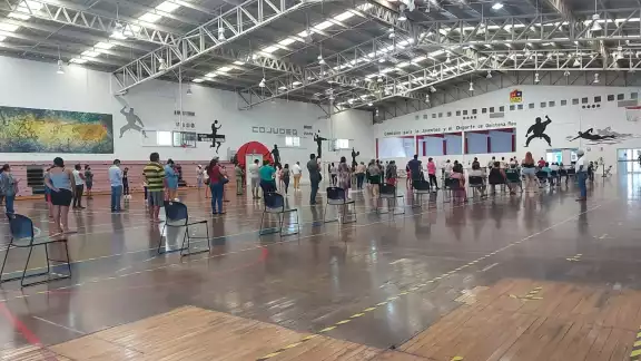 Gran afluencia de votantes en el gimnasio Nohoch Suku’n de Chetumal para las elecciones en Quintana Roo Gran afluencia de votantes en el gimnasio Nohoch Suku’n de Chetumal para las elecciones en Quintana Roo