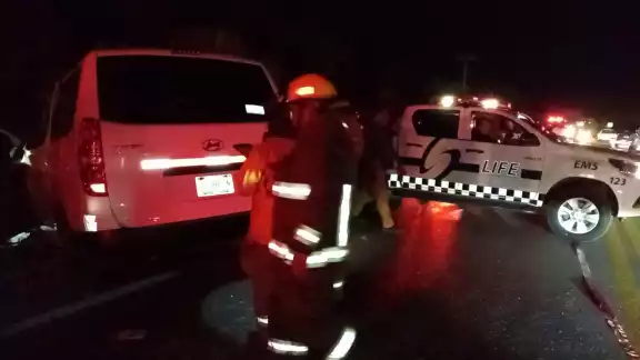 En el lugar permanecen autoridades municipales apoyando con la vialidad para evitar otro percance