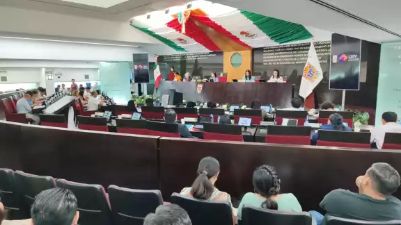 Ante los 29 diputados de Campeche, Jesús Reyes rinde protesta en el Congreso Ante los 29 diputados de Campeche, Jesús Reyes rinde protesta en el Congreso