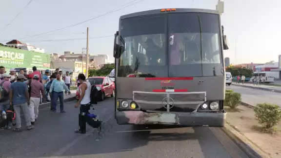 La víctima omitió utilizar el puente peatonal lo que provocó el accidente