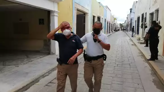 Policía turística arribó al lugar para brindar atención a uno de los vecinos heridos Policía turística arribó al lugar para brindar atención a uno de los vecinos heridos
