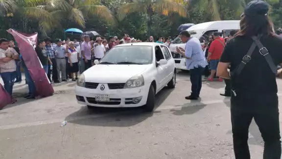La gobernadora Layda Sansores acudió a clausurar el puente El Zacatal de Atasta La gobernadora Layda Sansores acudió a clausurar el puente El Zacatal de Atasta
