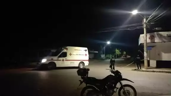 Elementos policiales iniciaron los trabajos de búsqueda de los agresores Elementos policiales iniciaron los trabajos de búsqueda de los agresores