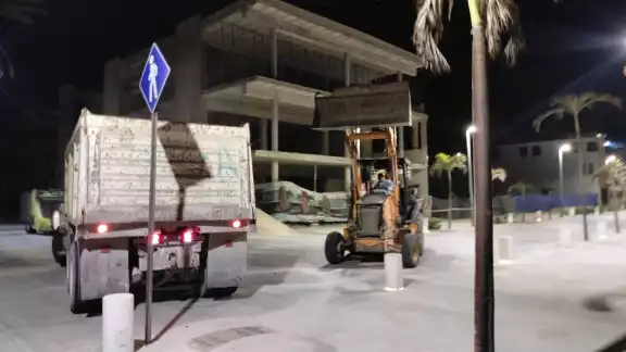 Vecinos reportaron el presunto saqueo de arena del malecón de Progreso