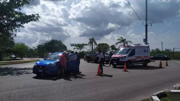La mujer circulaba a bordo de un scooter a la salida del fraccionamiento Las Américas cuando fue arrollada