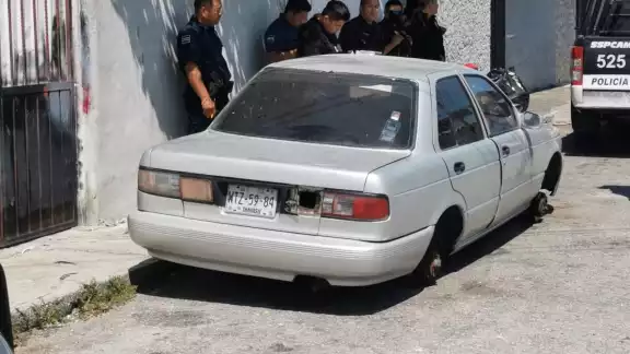 El automóvil ya no contaba con ningún neumático El automóvil ya no contaba con ningún neumático