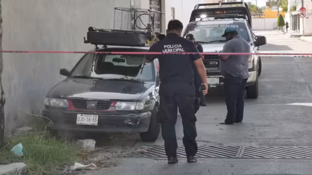 La policía municipal entregó el auto a su dueño sin que presentará una denuncia. Foto: Ricardo Jiménez