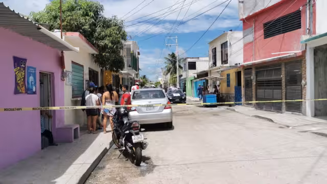 Autoridades acordonaron el área para el levantamiento de los cuerpos