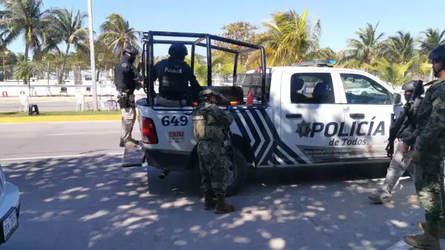 Al ver la presencia policial, el sujeto corrió rápidamente para ingresar a un domicilio