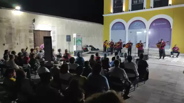 La música engalanó el centro de Campeche