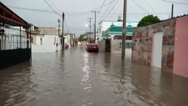 El agua alcanzó hasta los 80 centímetros de altura en algunas zonas de Campeche