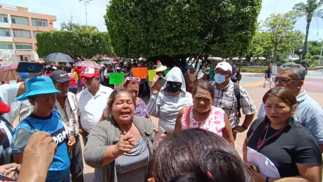 Se quejan del personal del Ayuntamiento que no les permite vender