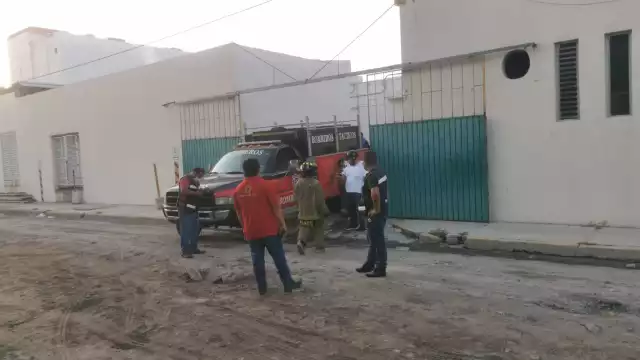 Los vigilantes del IMSS dieron parte a los números del 911 para pedir el apoyo de los cuerpos de bomberos
