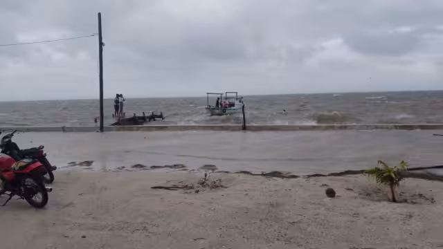 La bandera roja fue anunciada por la Capitanía del Puerto para impedir que embarcaciones salgan del muelle