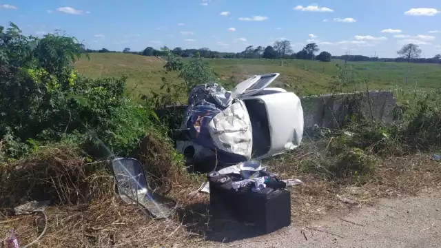 Los jóvenes presentaron lesiones leves tras la volcadura
