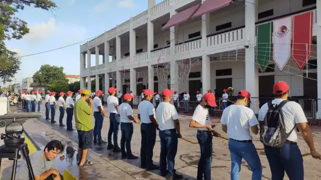 El desfile arrancó desde el Museo de la Cultura Maya