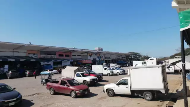 La noche de ayer los locatarios se enfrentaron contra la autoridad municipal