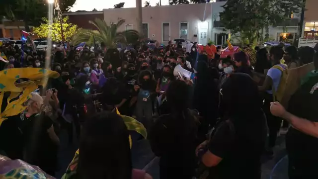 Antes de partir, las organizadoras dijeron unas palabras conmemorativas a la fecha dieron lectura el manifiesto