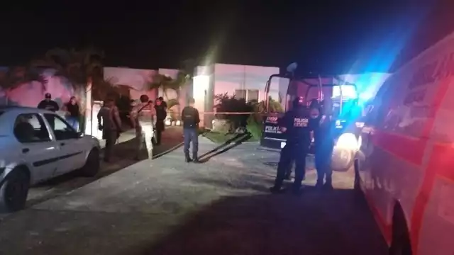 Un arma de fuego calibre 9 milímetros, así como cartuchos .223 y 7.62 fueron localizados en el interior de la vivienda
