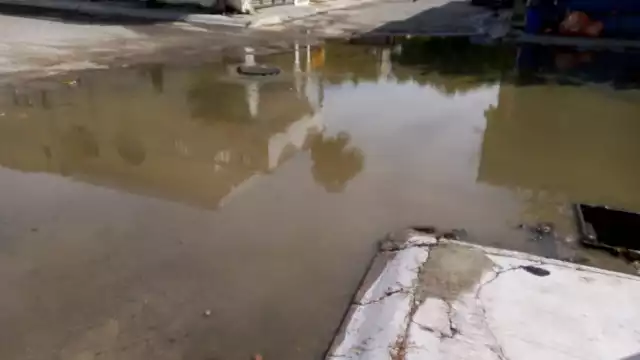 Vecinos sostuvieron una reunión para discutir esta problemática y señalaron que la empresa Aguakan no les daba solución