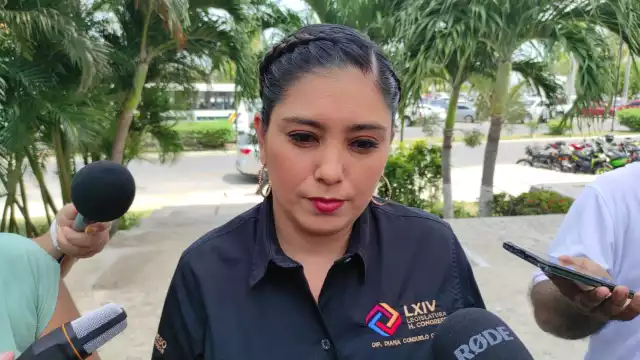 Pobladores de Hopelchén entregaron un presunto documento donde se encuentra la firma de la diputada Diana Consuelo Campos