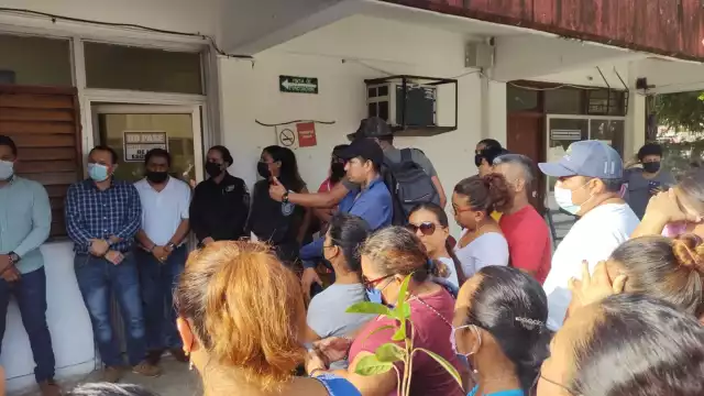 Los padres de familia de Chetumal indicaron su preocupación que la escuela no se percate del ingreso de presuntas armas y otros artefactos al plantel