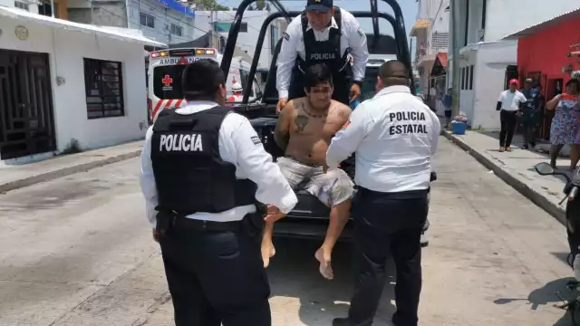 El hombre fue detenido por presuntamente golpear a su pareja