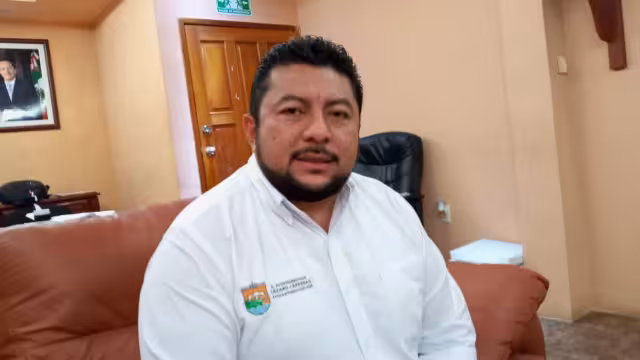 Exhortó a los habitantes a utilizar obligatoriamente el cubrebocas, el gel sanitizante y respetar la sana distancia