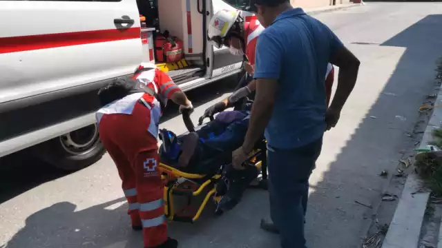Fue llevado a un hospital con fuertes dolores en la pierna derecha
