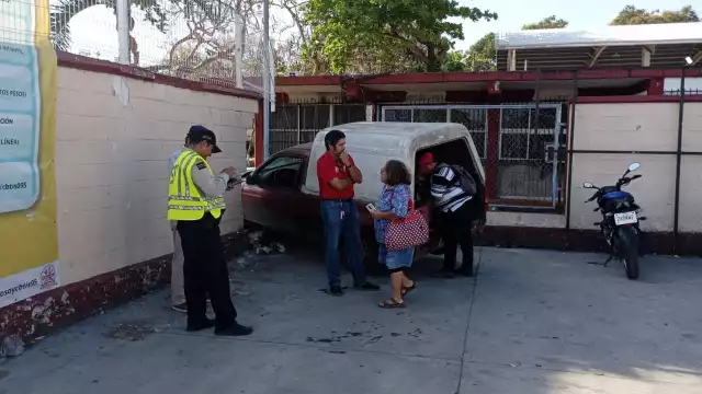El conductor solo resultó aturdido y con golpes leves